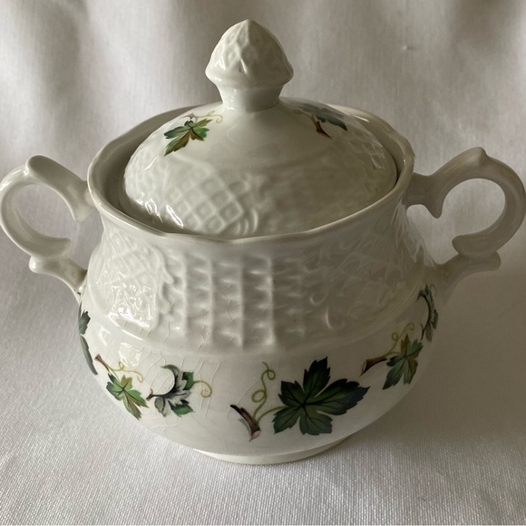 EUC Vintage Marlborough Old English Ironstone Lidded Sugar Bowl Concord RARE - Picture 3 of 16
